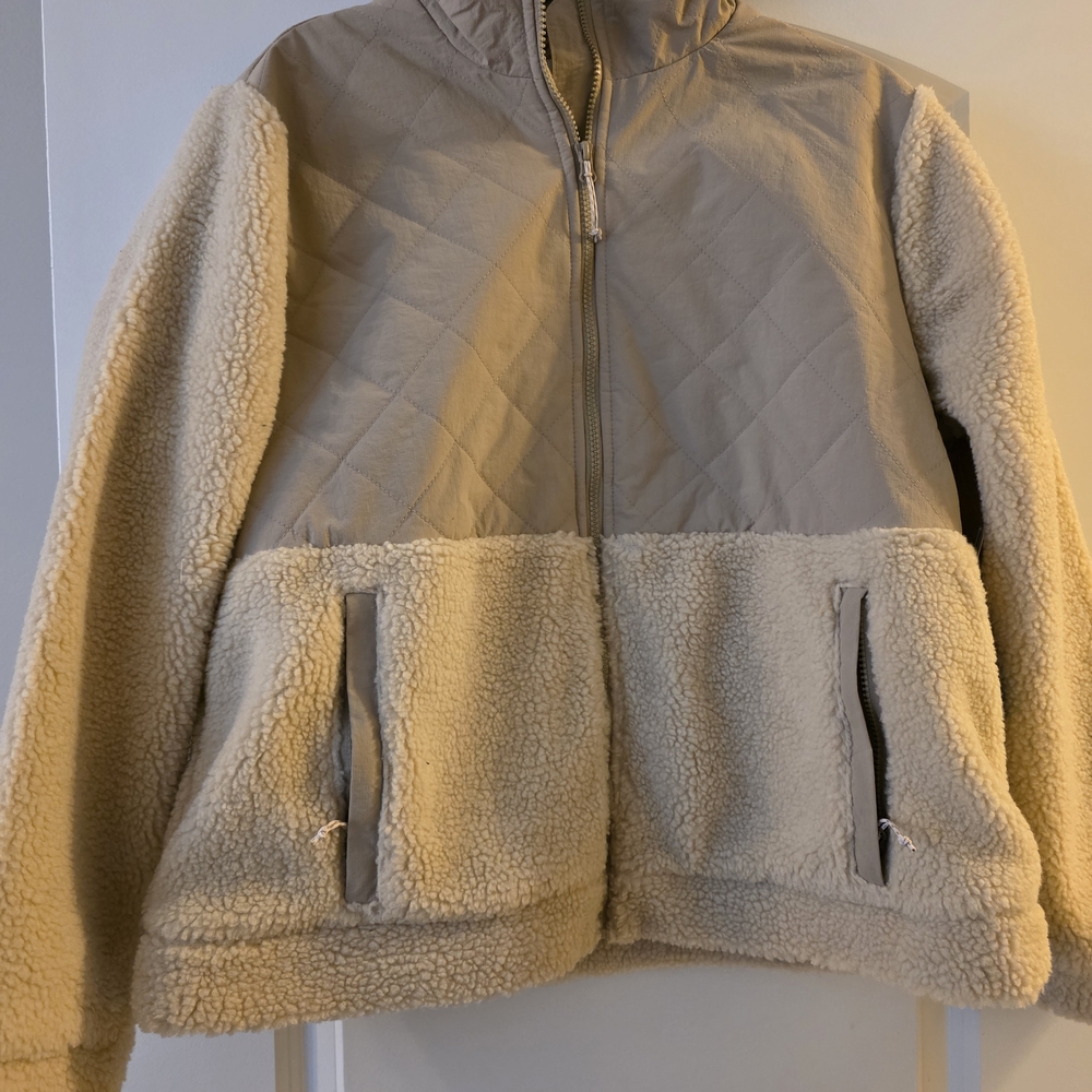 Mountain And Isles NWT Women's Aailyah Sherpa In Eggshell/ Warm Taupe